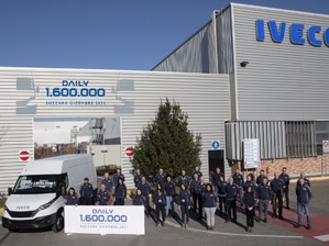 IVECO, hafif ticari vasıtalar için her zaman bir referans olan Suzzara fabrikasında montaj hattından çıkan 1.600.000'inci Daily aracını kutluyor. 06.12.2021